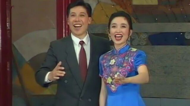 刘玉婉、魏金栋男女声对唱《不夜的北京城》,太好听了