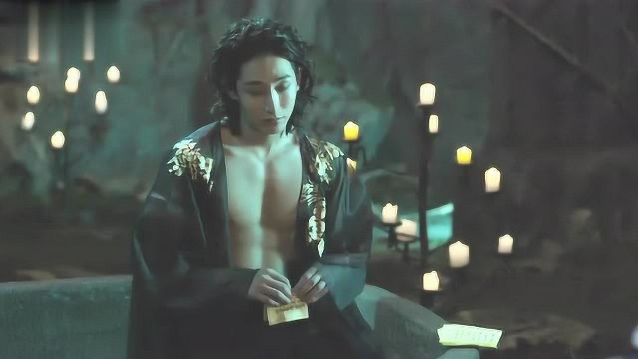 夜行书生李洙赫穿浴袍秀腹肌粉丝疯狂舔屏中