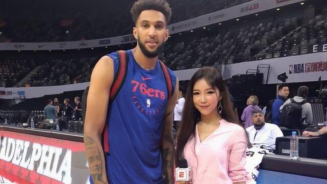 她是NBA最美主播周玲安,边唱歌边脱衣秀身材,32岁仍保养如少女!