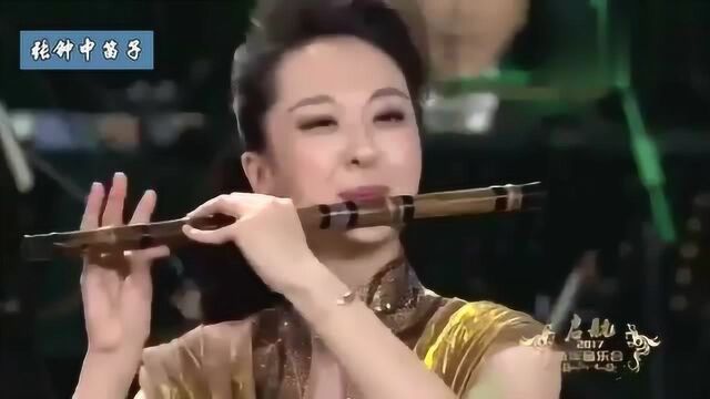 美女笛子演奏家张钟中经典独奏《乌苏里船歌》,人美曲更美!