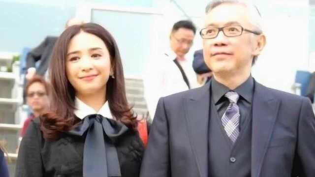 港姐吴婉芳全家近照曝光 52岁身材胜过女儿 儿子一身肌肉抢镜