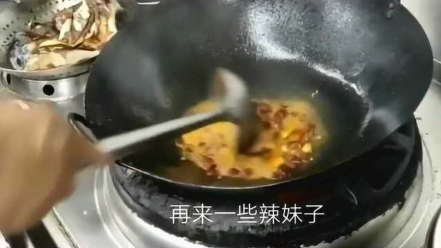 鱼头怎么做好吃呢?大厨教你做“鱼头泡饭”,有秘诀,快收藏好