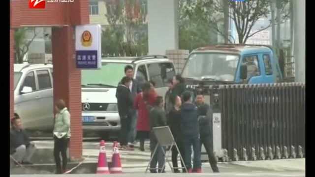 男子高速徒步100公里,路政及时救助