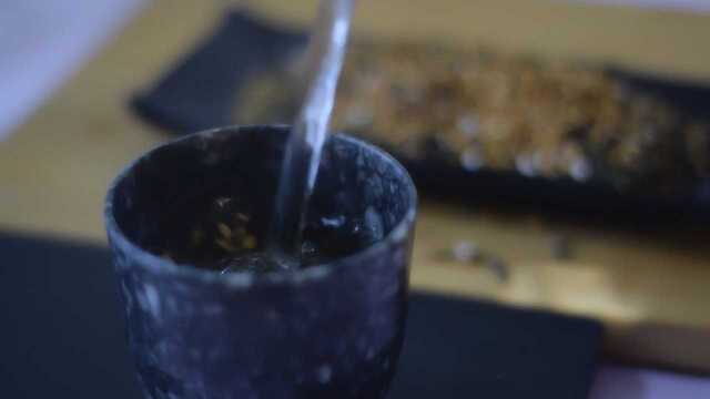 你以为玄米茶有多高端?两种普通的原料,其实做法超简单