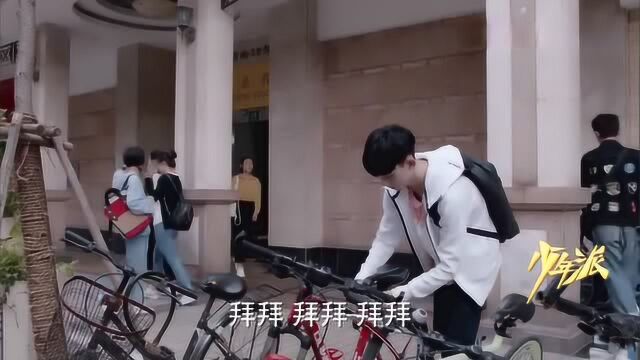 少年派:妙妙的画功在补习班出名啦!江天昊是妙妙经纪人