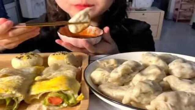 美食吃播:吃播萌妹子吃饺子,吃的真过瘾!