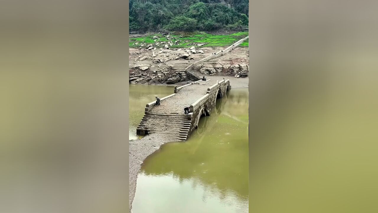 沉睡水底数十年依然完好