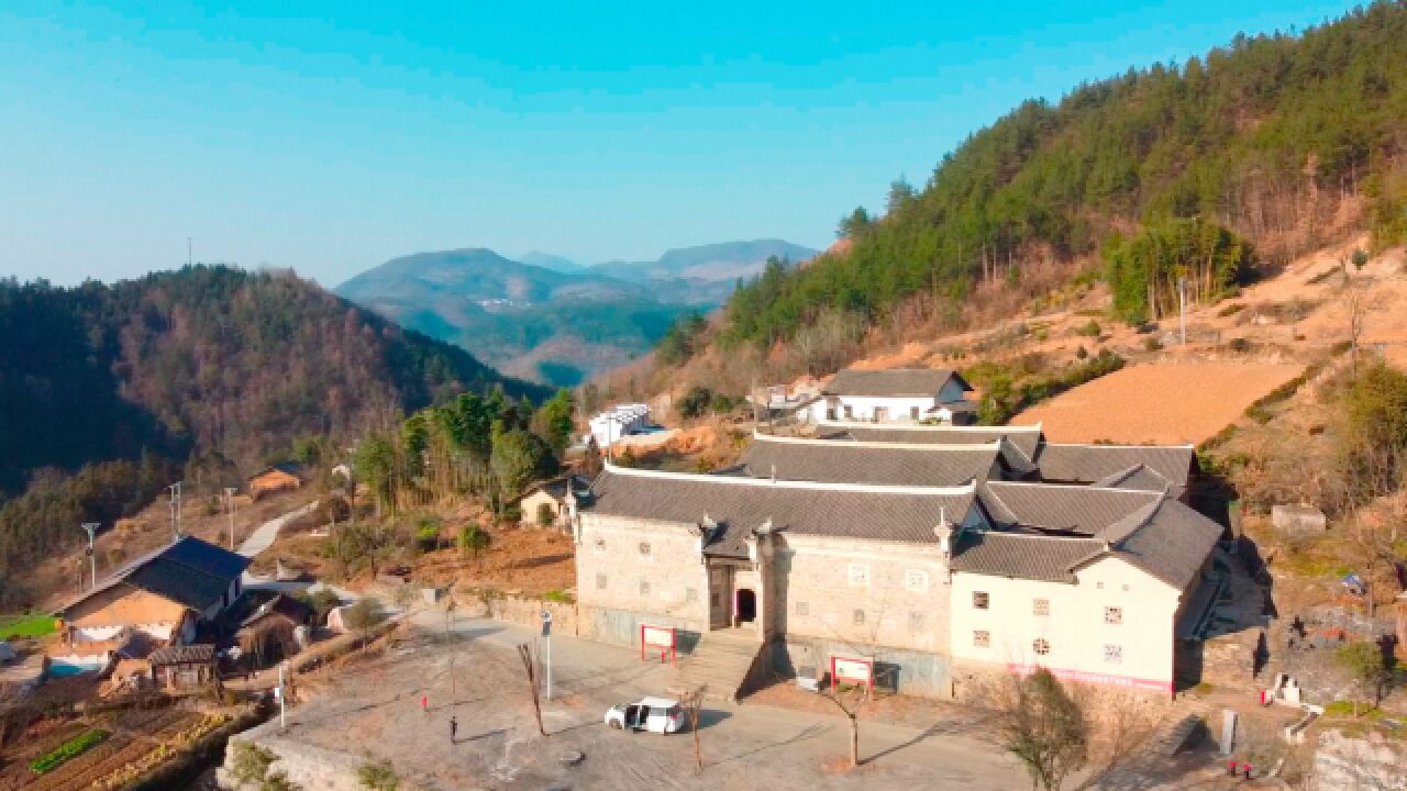 湖北大山里奢华地主大院,看主人如何靠“赌博”富甲一方,大院里面装饰太夸张了