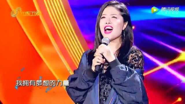 超强音浪:美女歌手深情演唱赵英俊的歌曲《煎饼侠》很好听