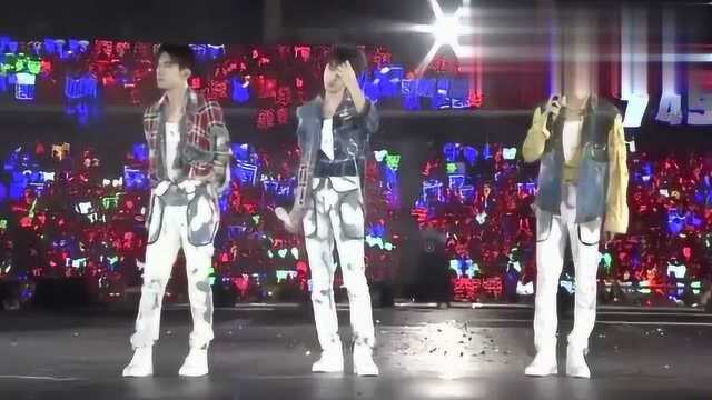 TFBOYS「超话」王源:321 王俊凯 321 千玺 321 TFBOYS「爱你」