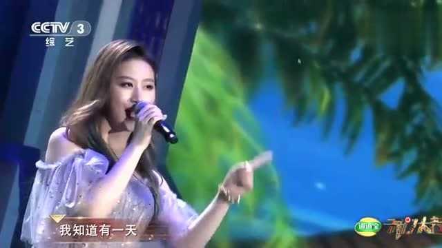 美女郭恩嘉演唱《浪花一朵朵》,欢快轻松的曲风,太经典了!