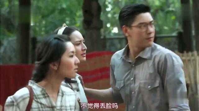 城里女人和乡下村落女人,为了一个帅哥,搞得市场鸡飞猪跳