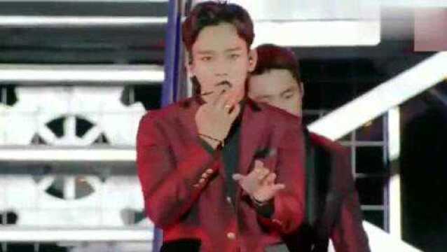 经典歌曲EXO《HURT》,酒红色外套真的是经典不要太帅气