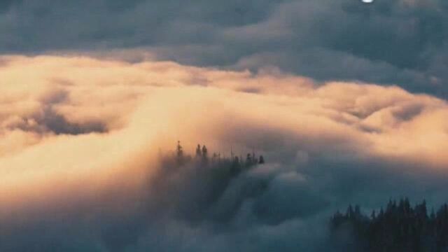 站在牛背山上,远眺贡嘎神山,云海日出,美哭了