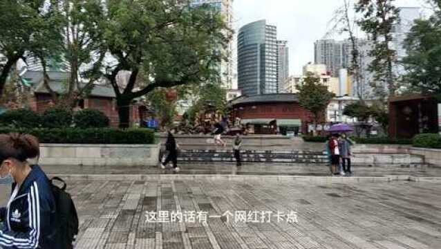 昆明古街道,下雨天网红照样来打卡,只为拍照发朋友圈!