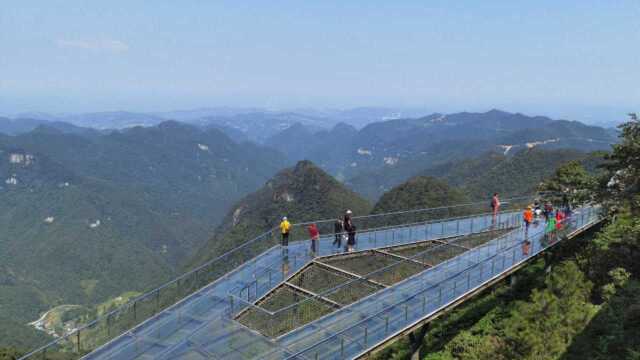 俩夫妻自驾黔湘桂(39)环娄山关走玻璃栈道,看到怎样的风景?