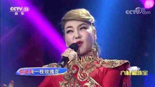 乌兰图雅演唱《送我一支玫瑰花》,太好听了,忍不住单曲循环!