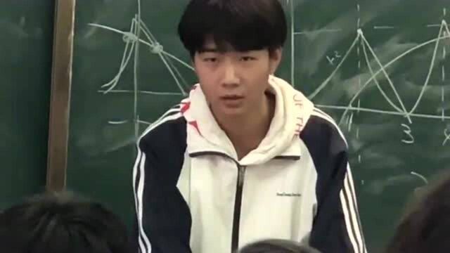 学霸讲题时的囧表情,学渣们只看懂了“还不懂“,网友:学生不好带呀!