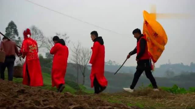 四川广安帅哥去接亲,路过池塘边,一首好听的网络情歌响起