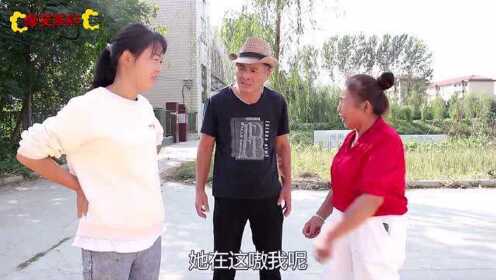 婆媳俩吵架,二货路过劝架惹了一身骚,结局太搞笑了