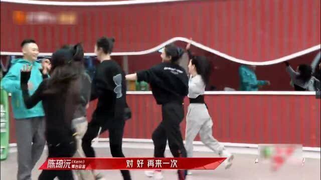 乘风破浪:Kenn生活化教学,把杨钰莹组气氛带起来,说话艺术不输岗岗姐