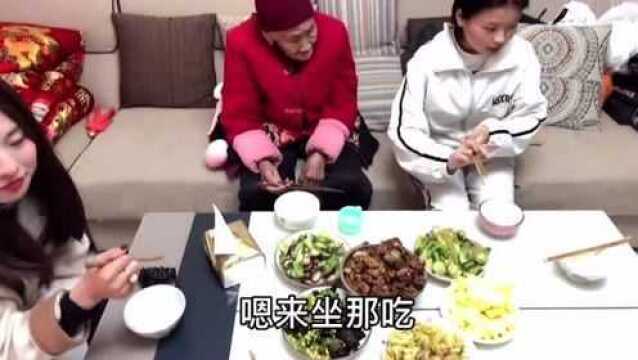 广东回安徽的第1天,美女们煮了一桌家乡特色菜,外面绝对吃不到