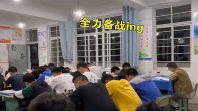 经师易遇,人师难遭!高三班主任实行教室办公,与学生们共同进退