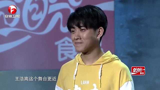 吾丽波森演唱《贝加尔湖畔》,动人心弦,嗓音甜美