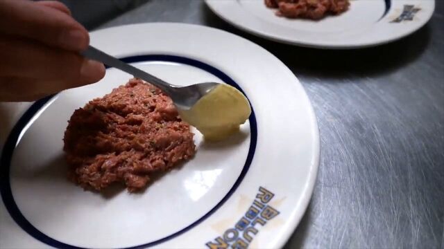 【街头美食】美国纽约的炸鸡和鞑靼牛排