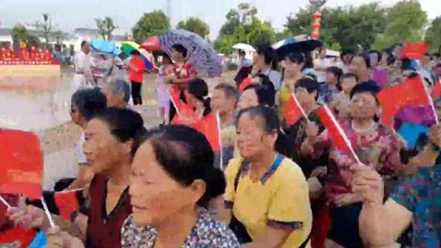 武汉江夏举行赏荷采莲推介会专场活动