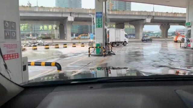 霸道87L的大油箱,5块多的油价加满80升,纯市区油耗测算太爽了