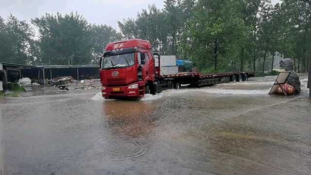 台风来袭暴雨不断,江苏泗阳水都进屋里了