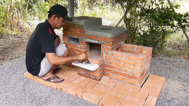 在院子里垒个一路三灶确实实用