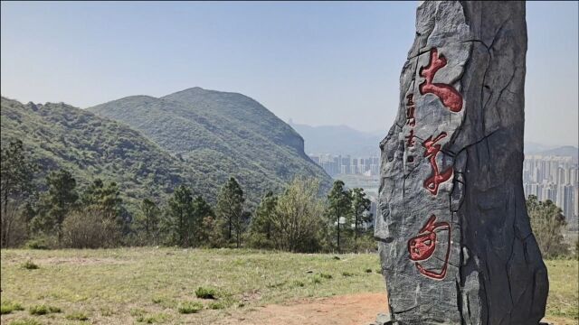 实拍湖北黄石黄荆山大草甸,春秋季节风景,看看有何不同