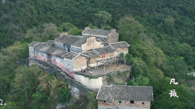 彭家祠,建在山上的防御型古堡,全国罕见,被称之为小布达拉宫