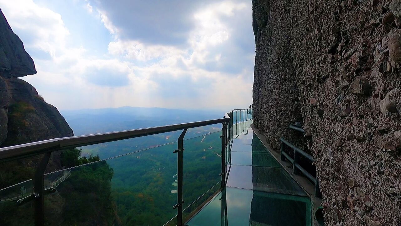 广东河源有个小众景点,名气不大风景秀丽,媲美韶关丹霞山