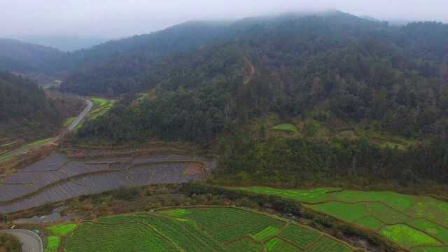 农村此山一条巨龙盘旋而下,有形有力,大山里的奇观,风水宝地