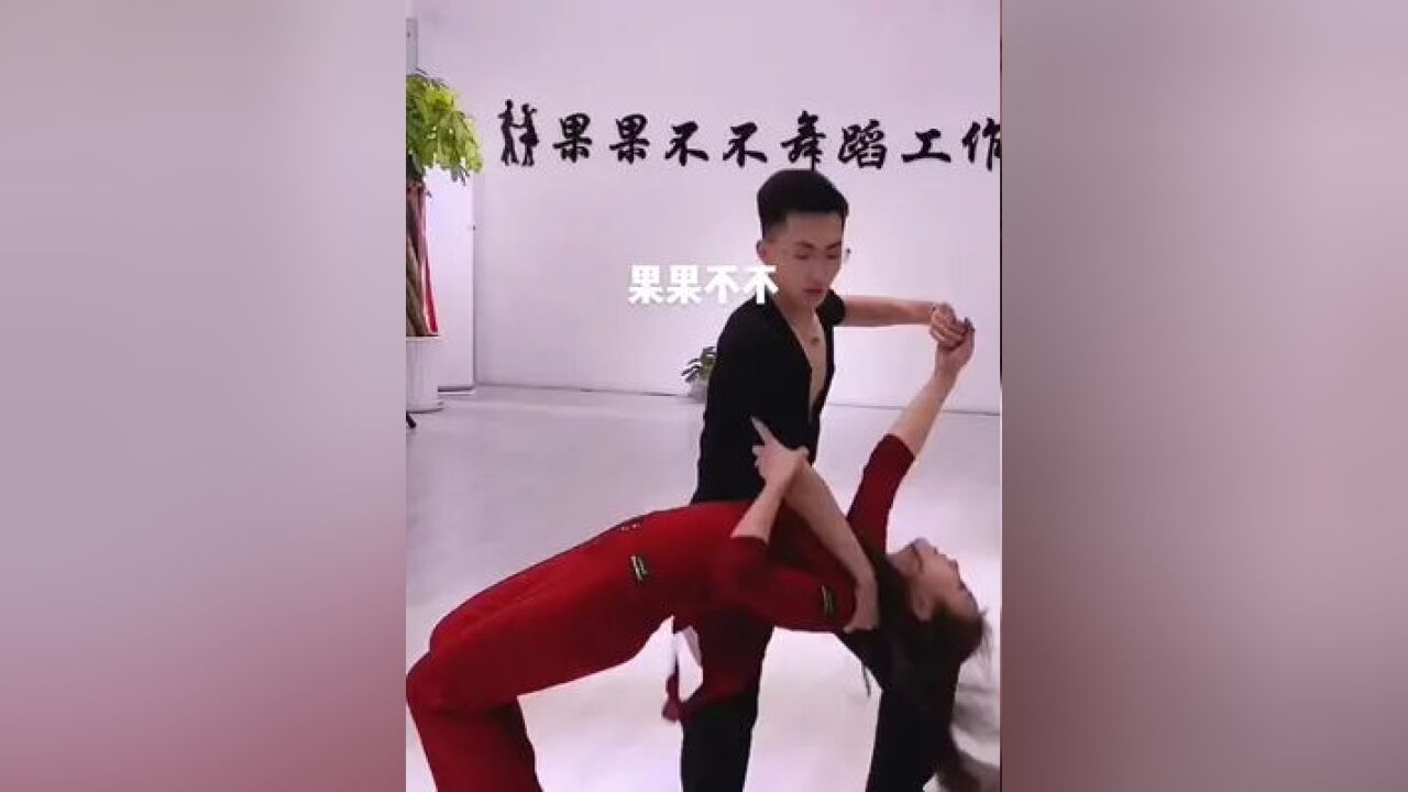 果果不不这是啥造型#最美吉特巴#霸气十足#舞姿优美人更美