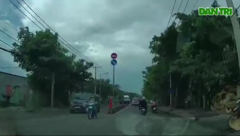 越南式暴力抢劫，看的人都能感觉到痛 - 腾讯视频