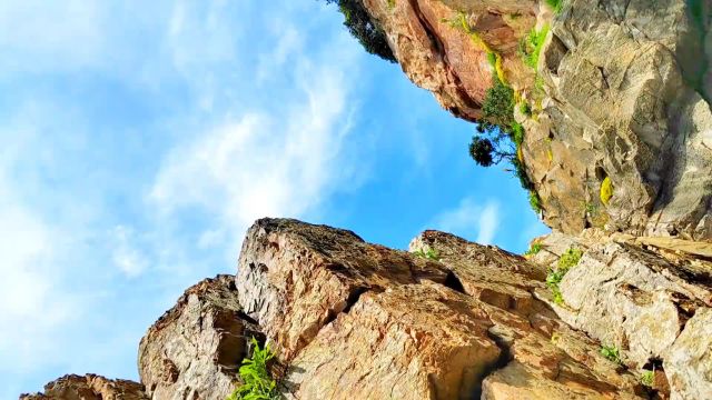 来霞浦浮鹰岛感受一场难忘的夏日之旅吧!这里蓝天、白云、大海美成诗