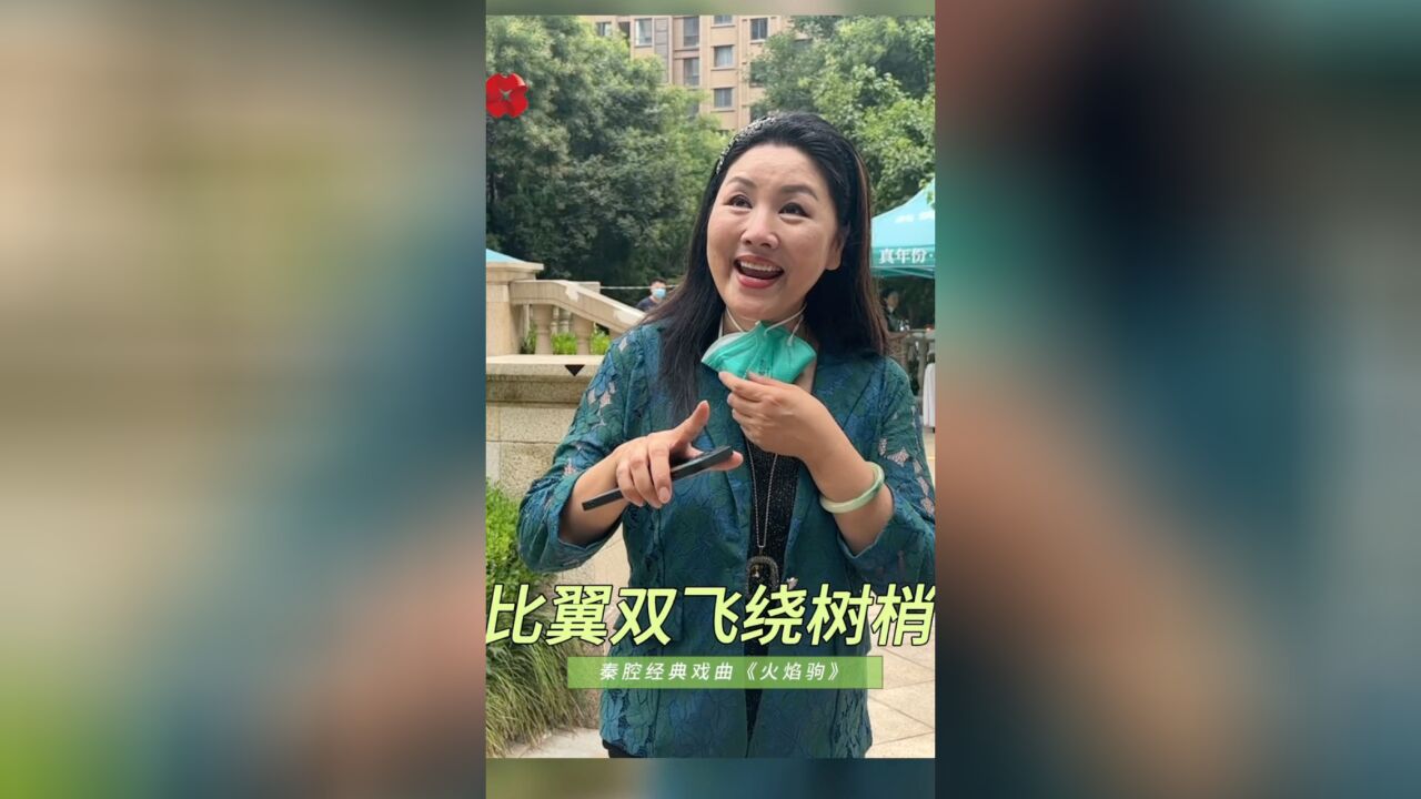 “黄桂英”核酸检测现场亲手发贴纸