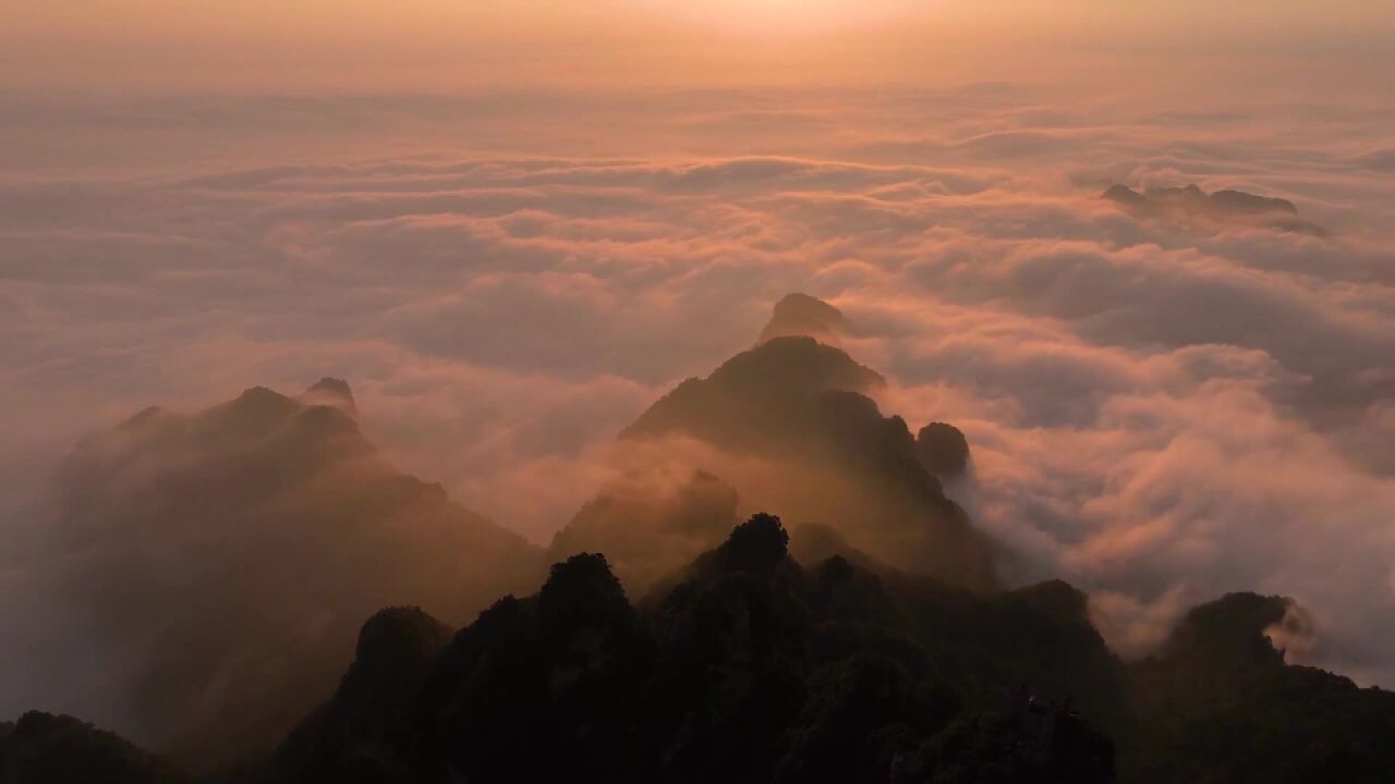 (电视通稿ⷥ›𝥆…ⷧ”Ÿ态)武当山现“陆海奔潮”奇景