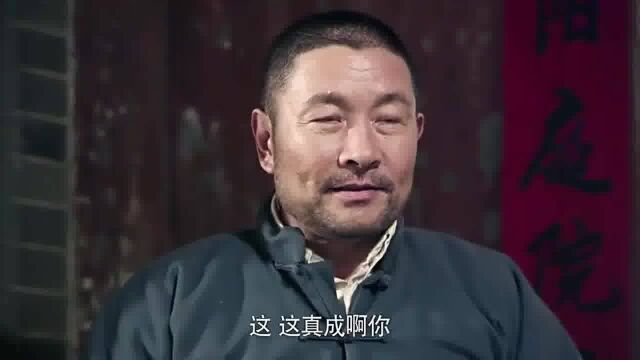 四合院这三大爷真现实,大茂才给他一串吃的,马上去给人抬单车,家庭伦理