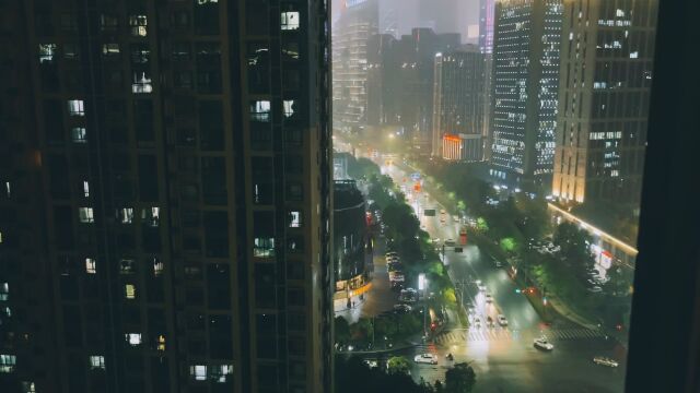 很美的夜景配上悲凉的音乐.