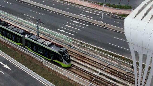 佛山首条有轨电车1号线后通段开通,可实现不需出闸、同台换乘