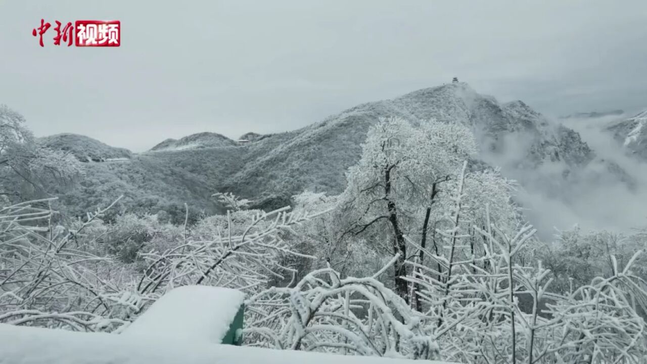 陕西汉中龙头山云海雾凇美景齐现