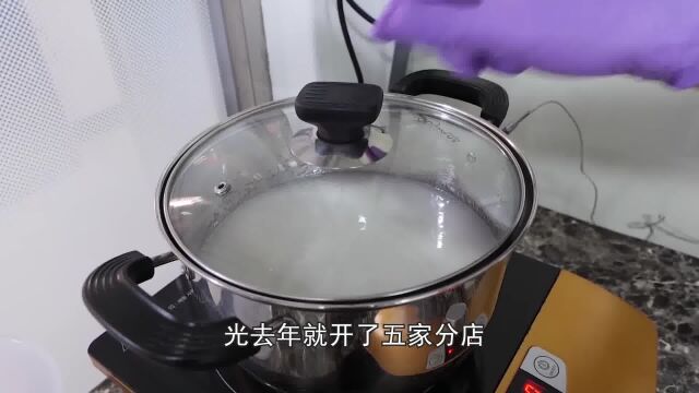 大学生到糖果厂应聘,张口就要3万月薪,设计的图案老板看不懂