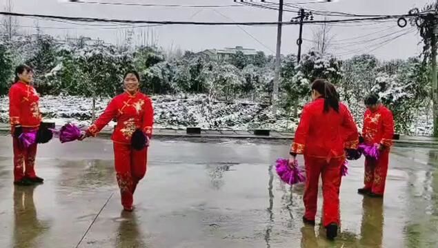 《我爱美丽的中国》三益村舞队#祝朋友们在新的一年里幸福美满老少身体健康 #以健康体魄和快乐心情迎接新年的到来