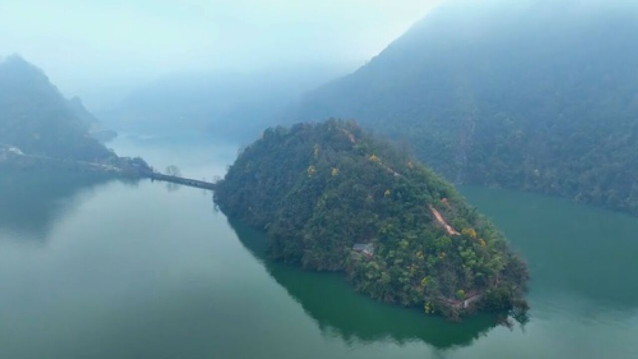 航拍安康|山水秘境冬韵正浓,航拍下佐龙镇蓬莱岛宛如美丽画卷