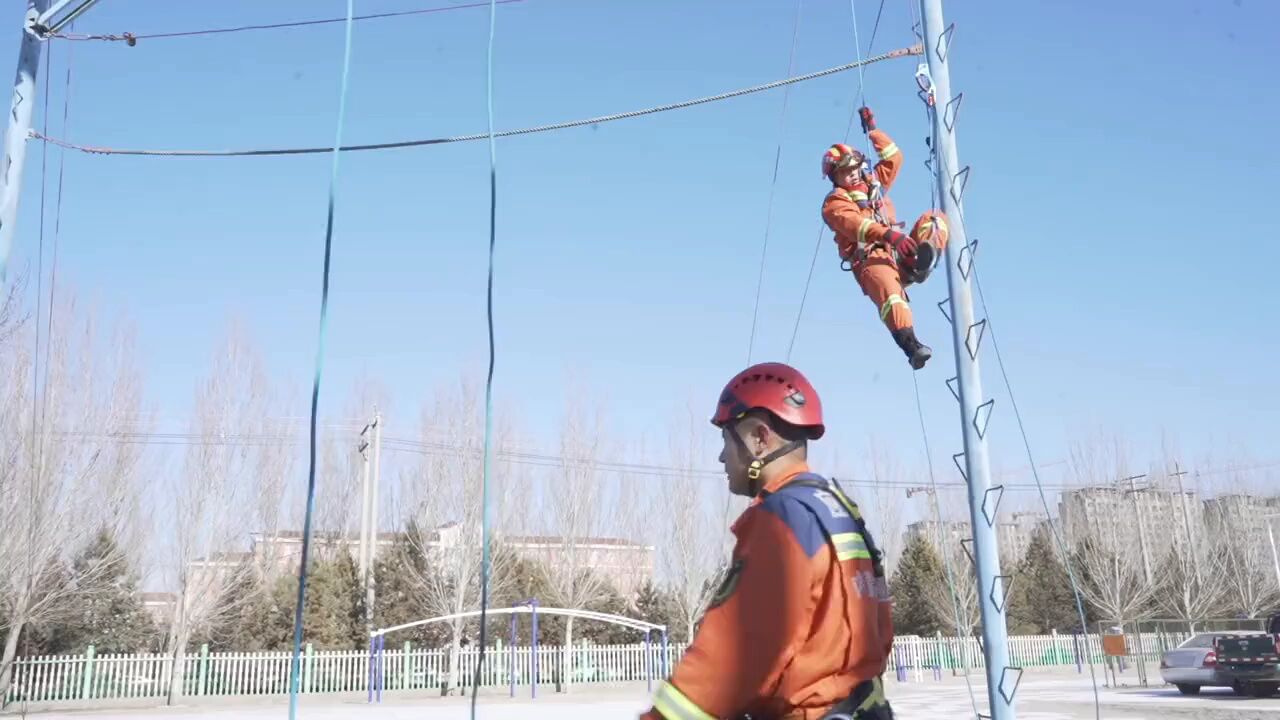 高空飞人,水中蛟龙.只为救民于水火助民于为难